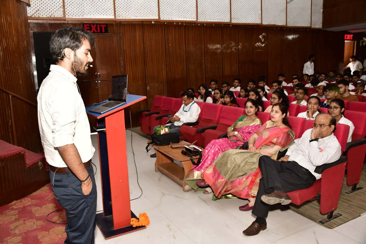 prof. Amber during his lecture